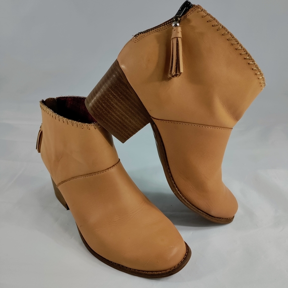 Toms Tassel Back Zip Soft Leather Stacked Heel Ankle Boot Tan Women's Size 10 - Picture 1 of 16